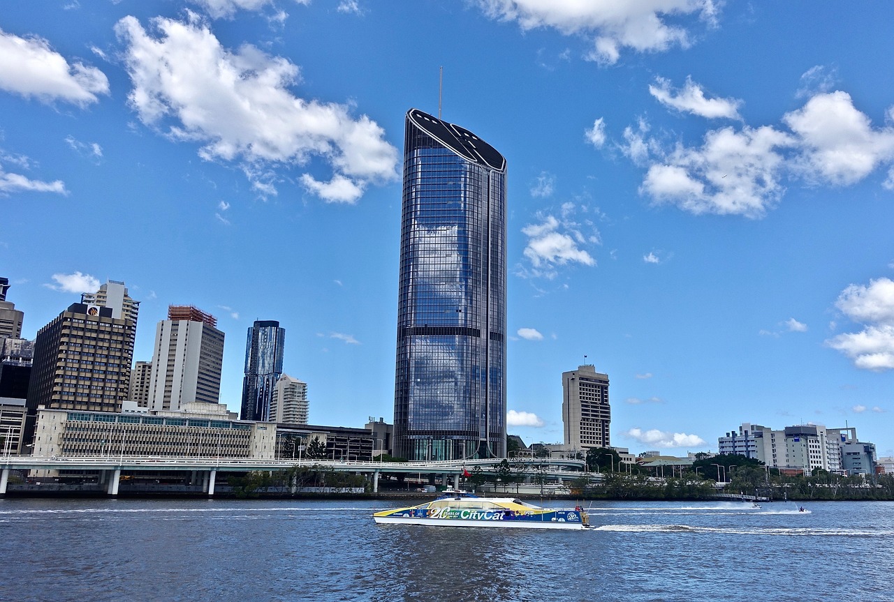 北上广售楼处成黄金周最烧钱景点，楼市热潮下的消费新趋势